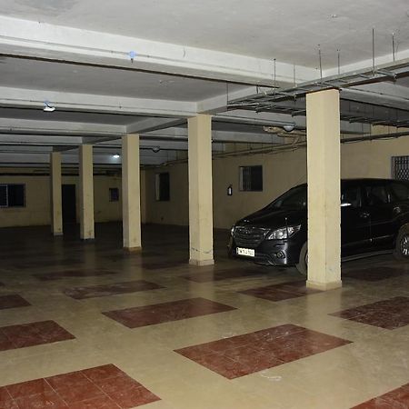 Hotel Krishna Residency Majiladuthuráj Kültér fotó