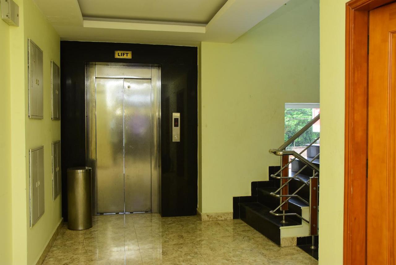 Hotel Krishna Residency Majiladuthuráj Kültér fotó
