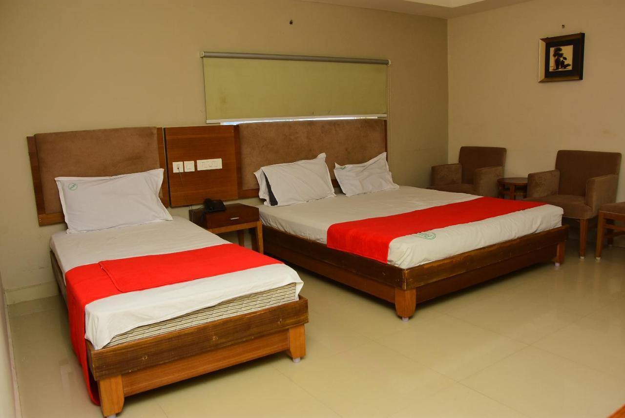 Hotel Krishna Residency Majiladuthuráj Kültér fotó