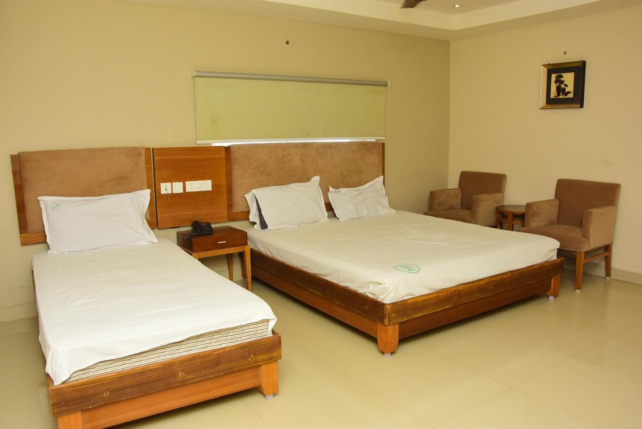 Hotel Krishna Residency Majiladuthuráj Kültér fotó